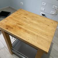 Tagliere in legno con ruote