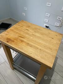 Tagliere in legno con ruote