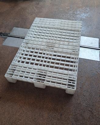 bancale in plastica bianco 