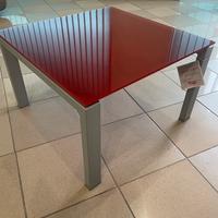 Tavolino da salotto piano in cristallo rosso