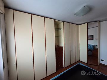 Armadio ad angolo con specchio 438x160 cm