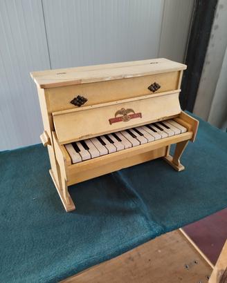 pianoforte giocattolo anni 50