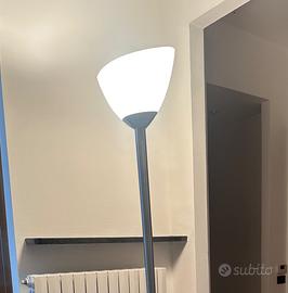 Lampada ad intensità di luce regolabile