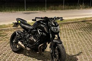 Yamaha Mt07 full