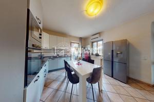 VILLA LIBERA SU 2 LATI CON GIARDINO PRIVATO