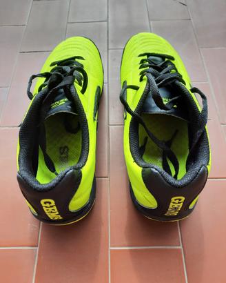 Scarpa da calcetto misura 38