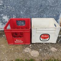 vecchie cassette birra in plastica pubblicitarie
