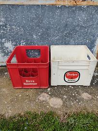 vecchie cassette birra in plastica pubblicitarie