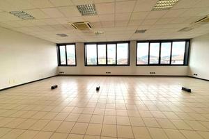 Immobile di 1000 m² a Albano Sant'Alessandro