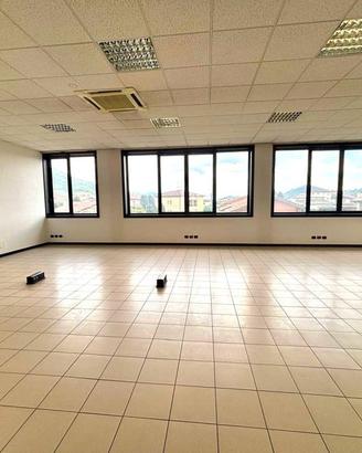 Immobile di 1000 m² a Albano Sant'Alessandro