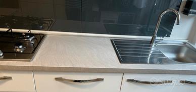 Top con lavabo e tavolo snack