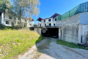 VILLA A SCHIERA A BOCA