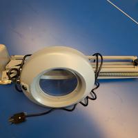 lampada con lente ingrandimento