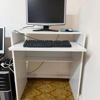 Postazione Computer in Legno – Ideale per Ufficio