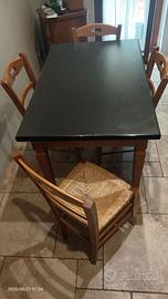 Tavolo da cucina con 4 sedie
