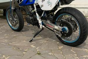 Motard tt600