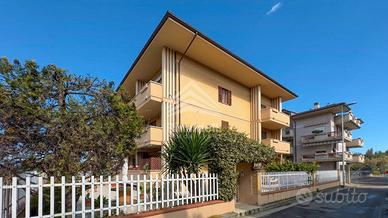 Cerchi un piccolo condominio a due passi da tutto?