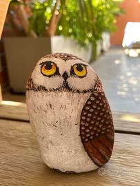 Gufo su pietra dipinta a mano