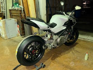 MV Agusta Brutale 910 R
