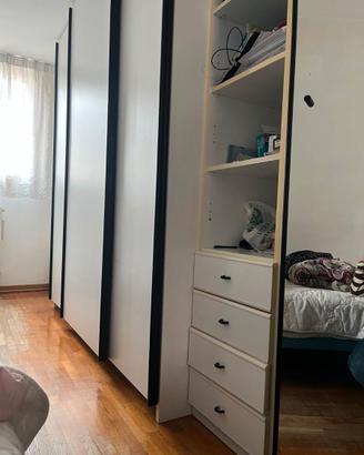 armadio con ante scorrevoli e modulo angolare