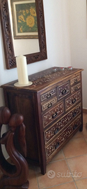Cassettone etnico in legno massello intarsiato