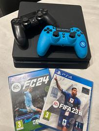 PlayStation 4 con 2 giochi e 2 controller