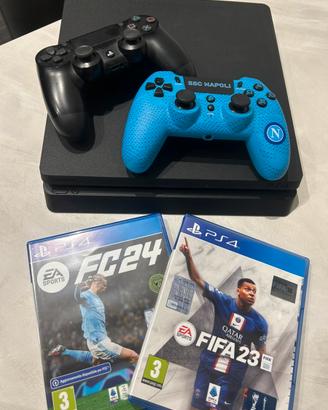 PlayStation 4 con 2 giochi e 2 controller