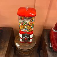 Distributore di chicche chewing-gum restaurato