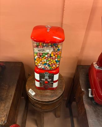 Distributore di chicche chewing-gum restaurato