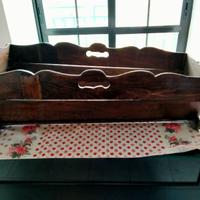 Culla d'epoca in legno massello di castagno