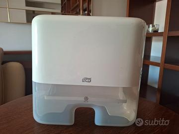 Dispenser Tork di carta asciugamani