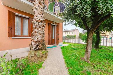 MIRA PORZIONE DI TESTA CON GIARDINO