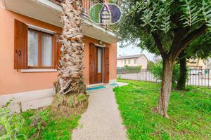 MIRA PORZIONE DI TESTA CON GIARDINO