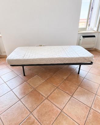 Brandina pieghevole singola con materasso