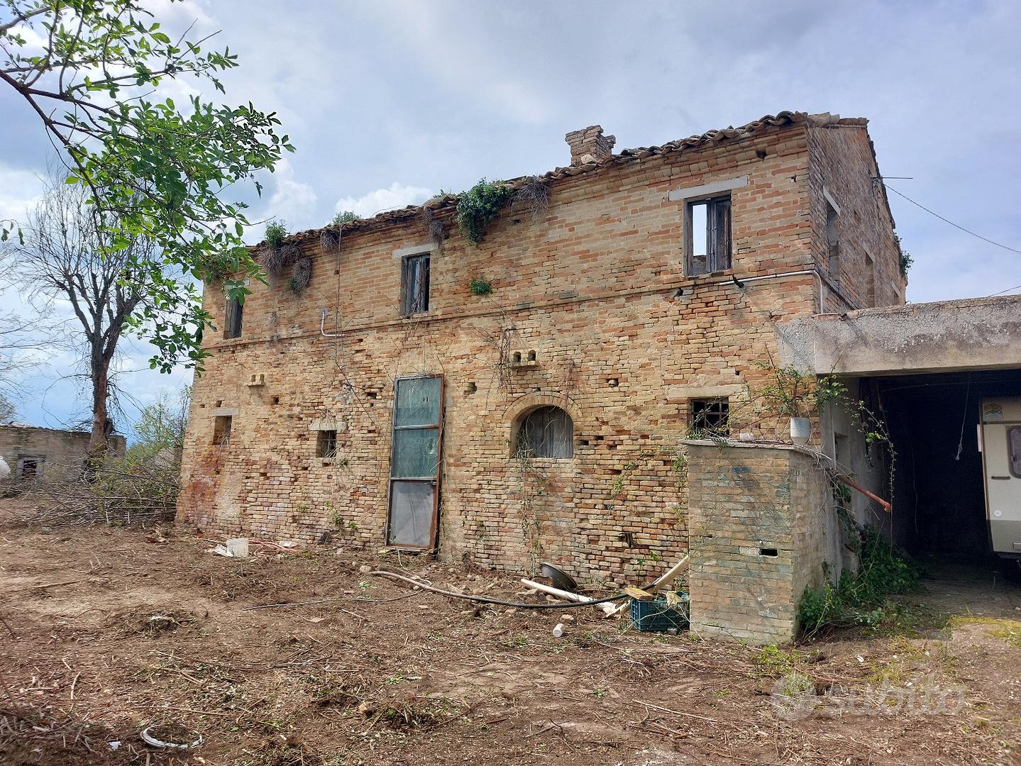 Casa Colonica con Capannone e Terreno - View 5
