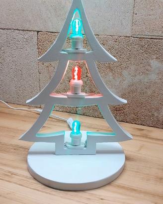 Lampada realizzata in legno con luci