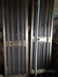 Finestra persiana e portone