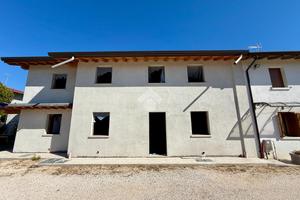 CASA SEMINDIPENDENTE A FIUME VENETO
