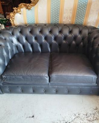 Divano in pelle nera stile Chesterfield n. 2 posti