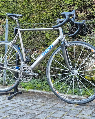 Nevi Grimsel titanio 56 – Campagnolo Chorus – Mavi