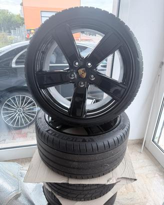 Cerchi porsche Panamera turbo s 275/35/21”