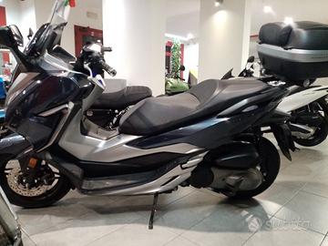 Scooter Honda forza