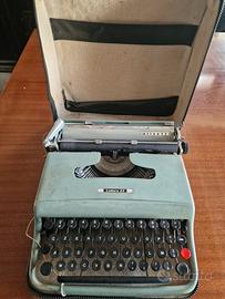 Macchina da scrivere Olivetti Lettera 22