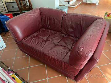 Divano in pelle due posti più 2 poltrone