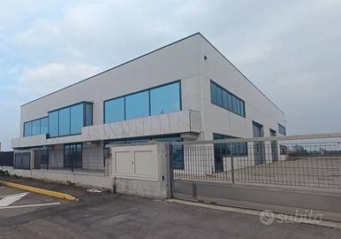 Immobile di 1000 m² a San Possidonio