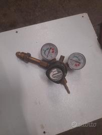 Riduttore di pressione per gas inerti