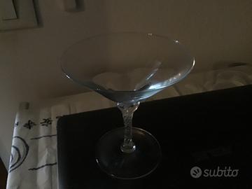 Sei calici da cocktail con gambo a torciglione.