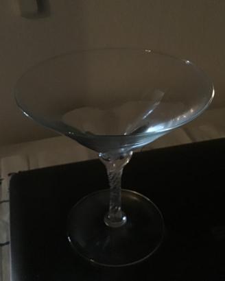 Sei calici da cocktail con gambo a torciglione.