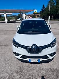 Macchina perfetta per famiglie