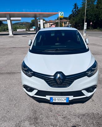 Macchina perfetta per famiglie